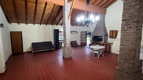 Casa En Venta - 3 Dormitorios 4 Baños - Cochera - 1.500mts2 - General Rodríguez