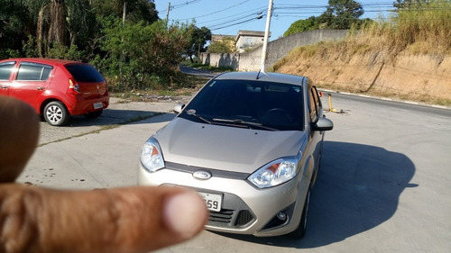 Imagem 1 de 10 de Ford Fiesta 1.6 Class 4 Portas