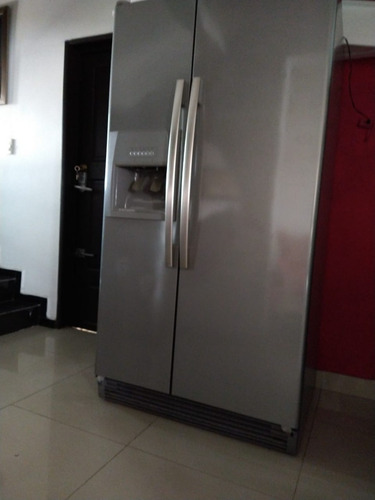 Refrigerador Whirlpool 25 Pies Agua-hielo Posibe Cambio (Usado)