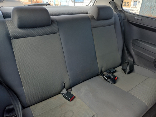 Imagem 6 de 10 de Volkswagen Fox 2004 1.0 Plus Total Flex 3p