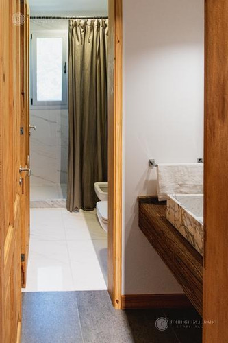 Imagen 19 de 30 de Casa De 208m2 Construidos Con Diseño Y Categoría - Barrio Guido - Bajas Expensas