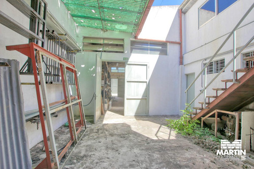 Galpón De 500m2 Con Tres Oficinas Y Vestuarios - Olivos