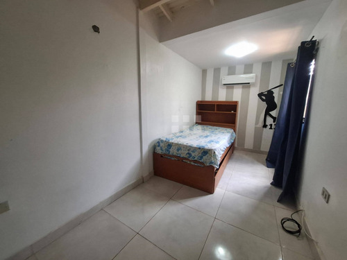 Amplio Townhouse En Venta En La Urb. Los Cortijos De Oriente