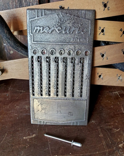 Antigua Calculadora Mecánica Mercurio 