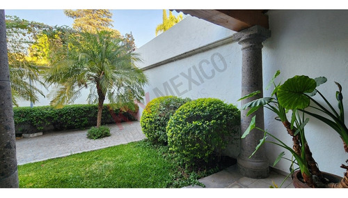 Residencia En Venta Con Ubicación Privilegiada En Querétaro
