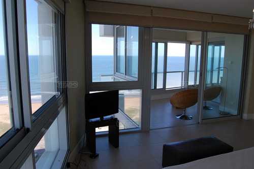 Imagen 17 de 30 de Apartamento Le Parc Piscina Piso Alto 3 Dormitorios Dependencia De Servicio Departamento En Venta Ubicado En Playa Brava, Punta Del Este, Punta Del Este / Maldonado