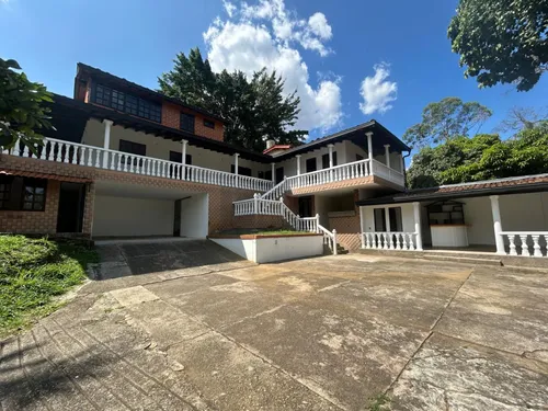Casa En Arriendo En Robledo, La Pola. Cod A16552