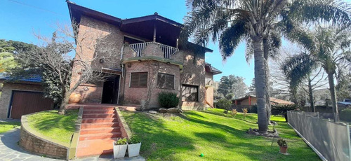Imagen 1 de 14 de Venta De Chalet 5 Ambientes En Dos Plantas Con Piscina