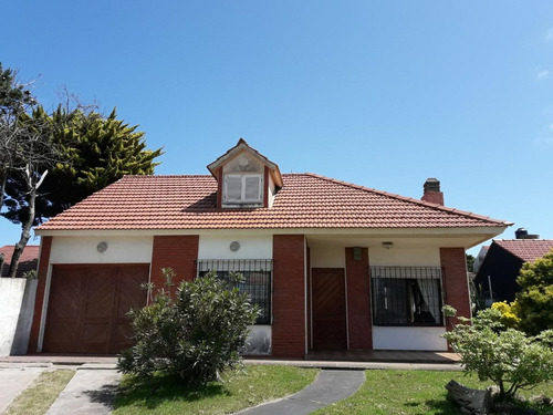 Imagen 2 de 20 de Calle 1 Entre 12 Y 14 - Chalet 3 Dormitorios En Lote De 15x40