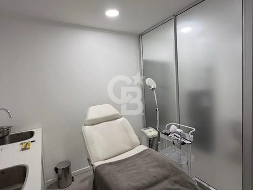Local Comercial En Manquehue, Las Condes