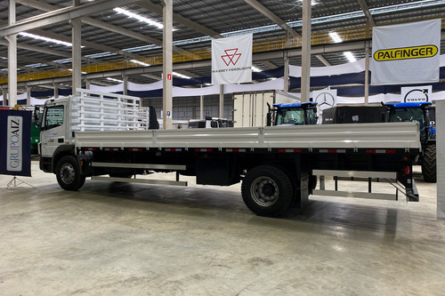 Caminhão Mb Atego 1719 4x2 Carroceria De Metal Aizi