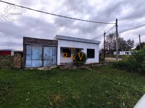 Se Vende! Ubicada En La Ciudad De Pan De Azúcar, Construcción Tradicional, Con Amplio Terreno.