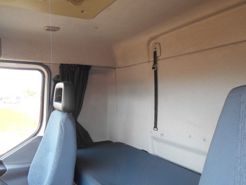 Imagem 6 de 15 de Volvo Vm 260 6x2 2010