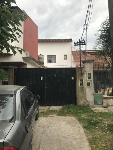 Imagen 1 de 6 de Galpón Con Vivienda