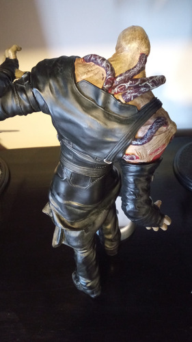 Estatua Resident Evil Nemesis Palisades (Usado)