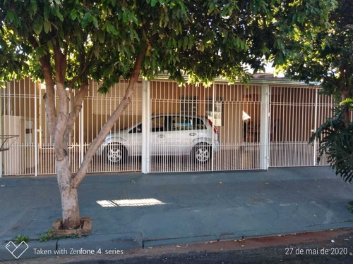Imagem 1 de 6 de Venda De Casas / Padrão Na Cidade De Araraquara 10182