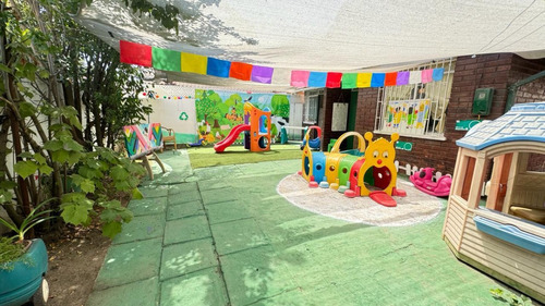 Casa Con Jardín Infantil Funcionando