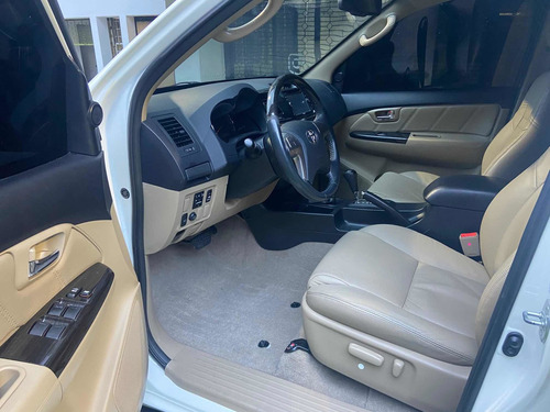 Imagen 7 de 12 de Fortuner 4x4 Blindada 2015