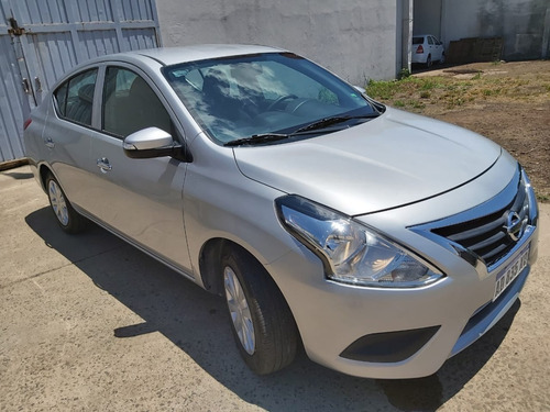 Nissan Versa Sense 2019 Gris