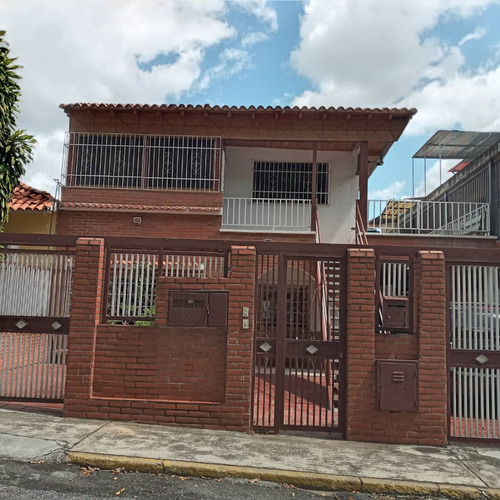 Se Vende  Casa  En La Urb Campo Claro ( La Carlota)  Inf. Ma. Fda. Varela