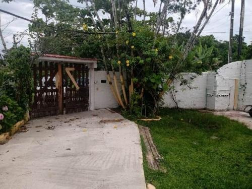 Casa À Venda Com 250 M² De Terreno Em Itanhaém. 7774 M H