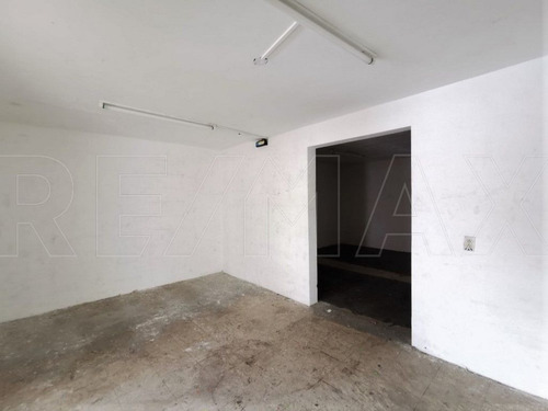 Casa En Esquina Con 430 M2 De Construcción.
