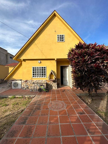 172662 Venta Casa Tipo Chalet, Urb. Chalet Country, San Diego, 352m² Solo Clientes