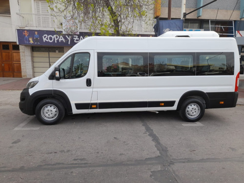 Imagen 8 de 13 de Boxer Premium 2.2 Hdi 440 L4h2 Minibus 17+1
