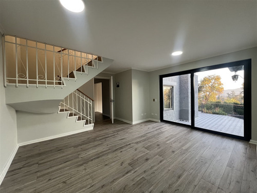 Casa En Venta De 4 Dorm. En Lo Barnechea