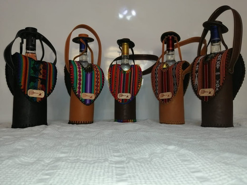 Imagen 2 de 5 de Cholitos Porta Vineros De Cuero Tradicional