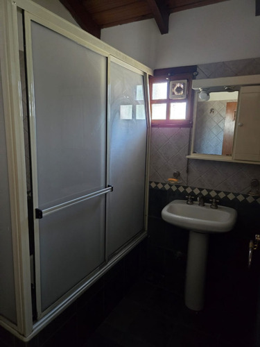 Venta Casa De 3 Dormitorios Con Patio, Barrio Jorge Cura Rosario