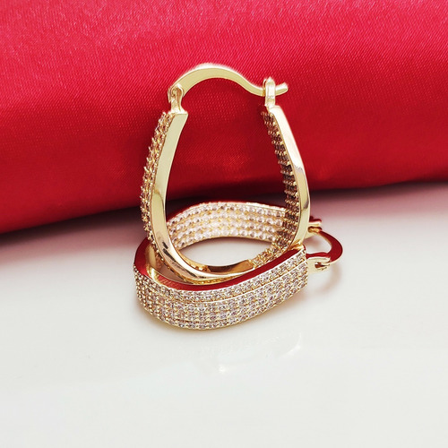 Imagem 5 de 7 de Brinco Feminino Argola Oval Cravejada Semijoia Banhado Ouro