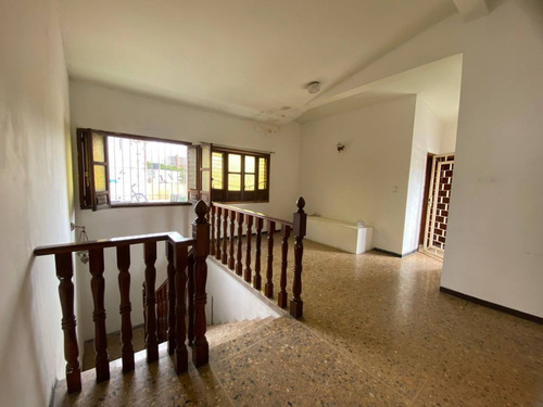 Alquiler De Casa Comercial A Pocos Metros De La Avenida Bolivar De Valencia Ns