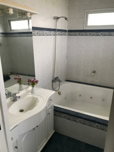 Imagen 26 de 30 de Casa Quinta Ranelagh Con Pileta Y Gran Parque