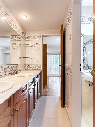Casa En Alquiler, 4 Plantas, Jardín Y Pileta - Martínez