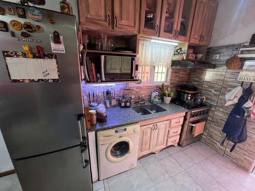Impecable Casa Sobre Calle 26 De Julio (barrio Escribano)