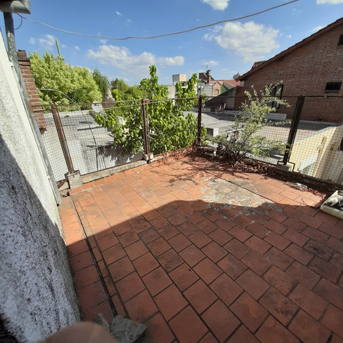 Imagen 4 de 14 de Casa 6 Ambientes Con Cochera . A Reformar . Oportunidad .