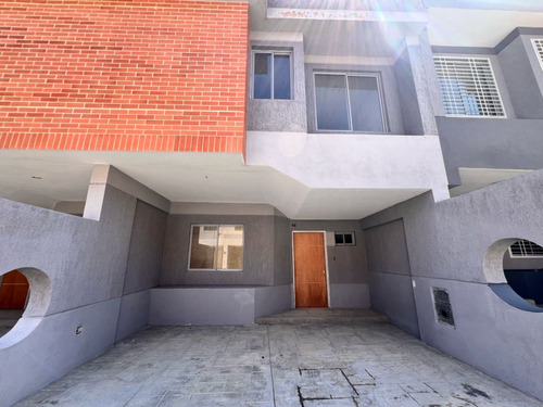 Townhouse En Venta San Diego Res Santa Cruz