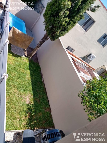 Ph En Venta De Tres Ambientes En Venta, Ituzaingo. Excelente Oportunidad De Inversión.