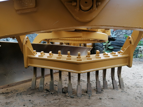 Imagen 8 de 14 de Motoniveladora Caterpillar 130 G