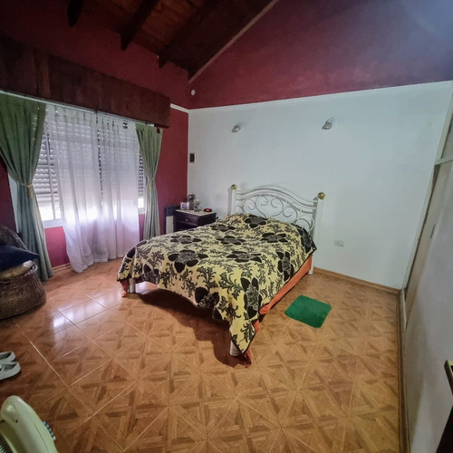 Casa 3 Amb. En Venta En Ezpeleta Con Cochera