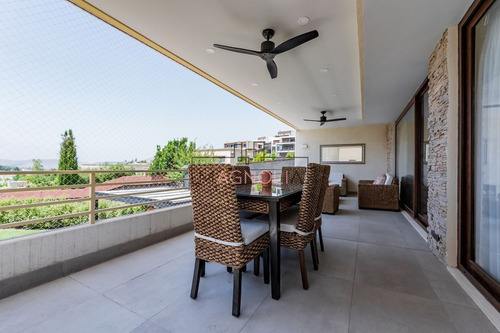 Casa En Venta De 5 Dorm. En Lo Barnechea