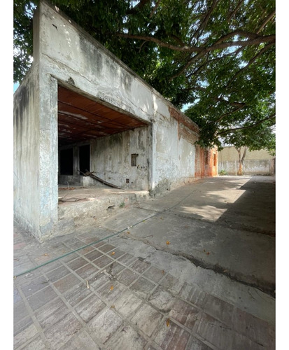 Casa Comercial Y Residencial En Venta 1.057 M2 - Urb. El Rosal