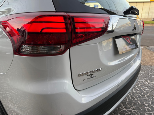 Mitsubishi Outlander 2.2 MIVEC DI-D DIESEL HPE-S AWD AUTOMÁTICO