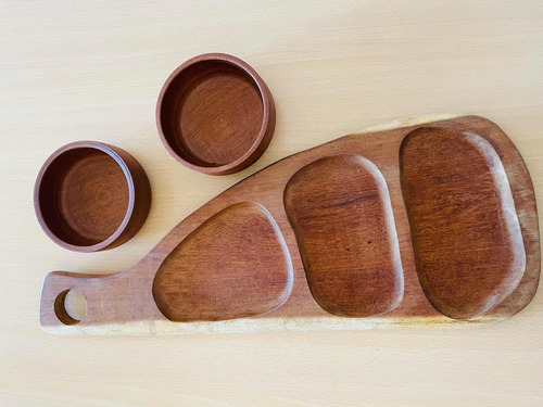 Tabla De Madera  Con 2 Bols De Madera Para Presentar Picada