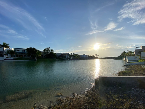 Imagen 1 de 6 de Terreno En Venta En Cancún En Lagos Del Sol, Frente A Lago