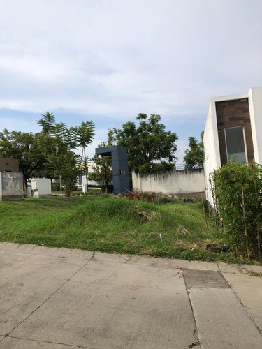 Terreno En Venta En Esquina, Fraccionamiento Senderos De Monte Verde, Tlajomulco De Zuñiga