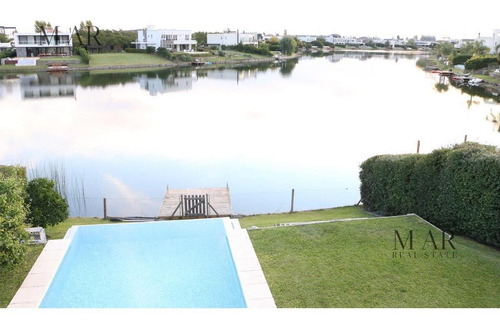 Imagen 30 de 30 de Imponente Casa En Venta Al Lago En Barrio Los Lagos Nordelta. 4 Dormitorios.