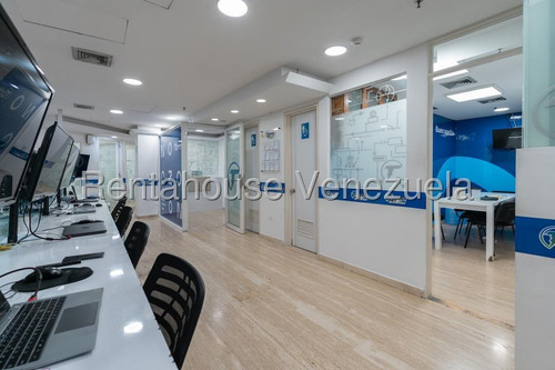 Hermosa Oficina En Venta - Urb. El Rosal.