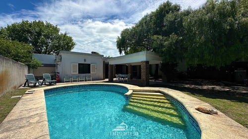 Hermosa Propiedad En Calle 19 Y Av Central Las Toscas C/ Piscina